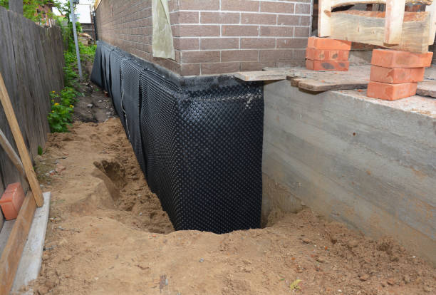 Happy homeowners after waterproofing job in Leon